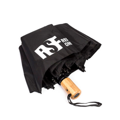 FARE-Regenschirm mit RSF-Logo