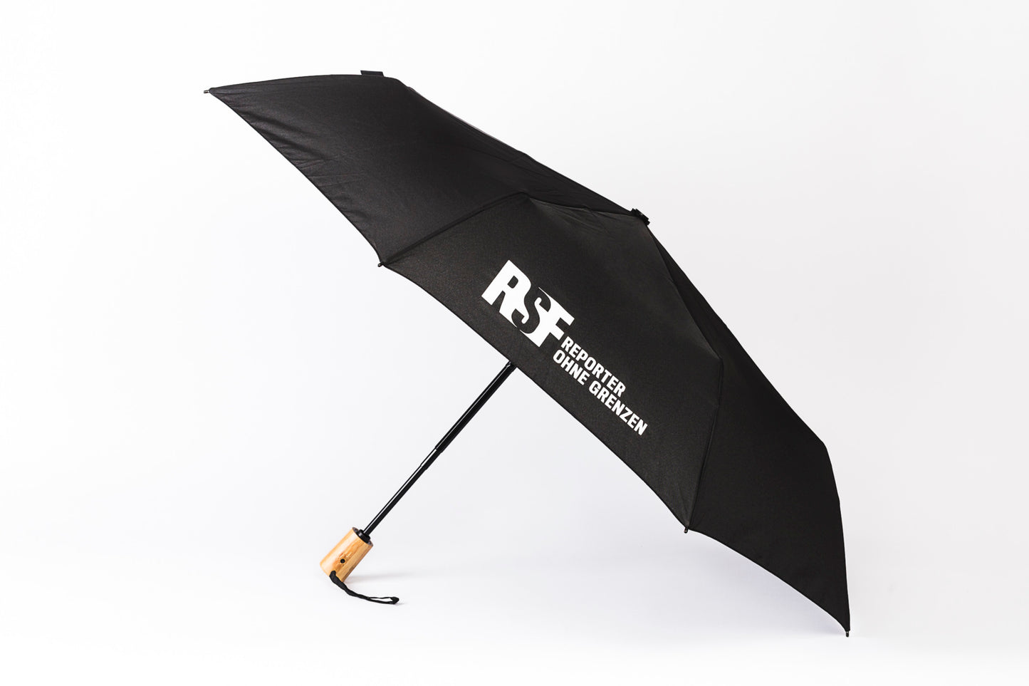 FARE-Regenschirm mit RSF-Logo